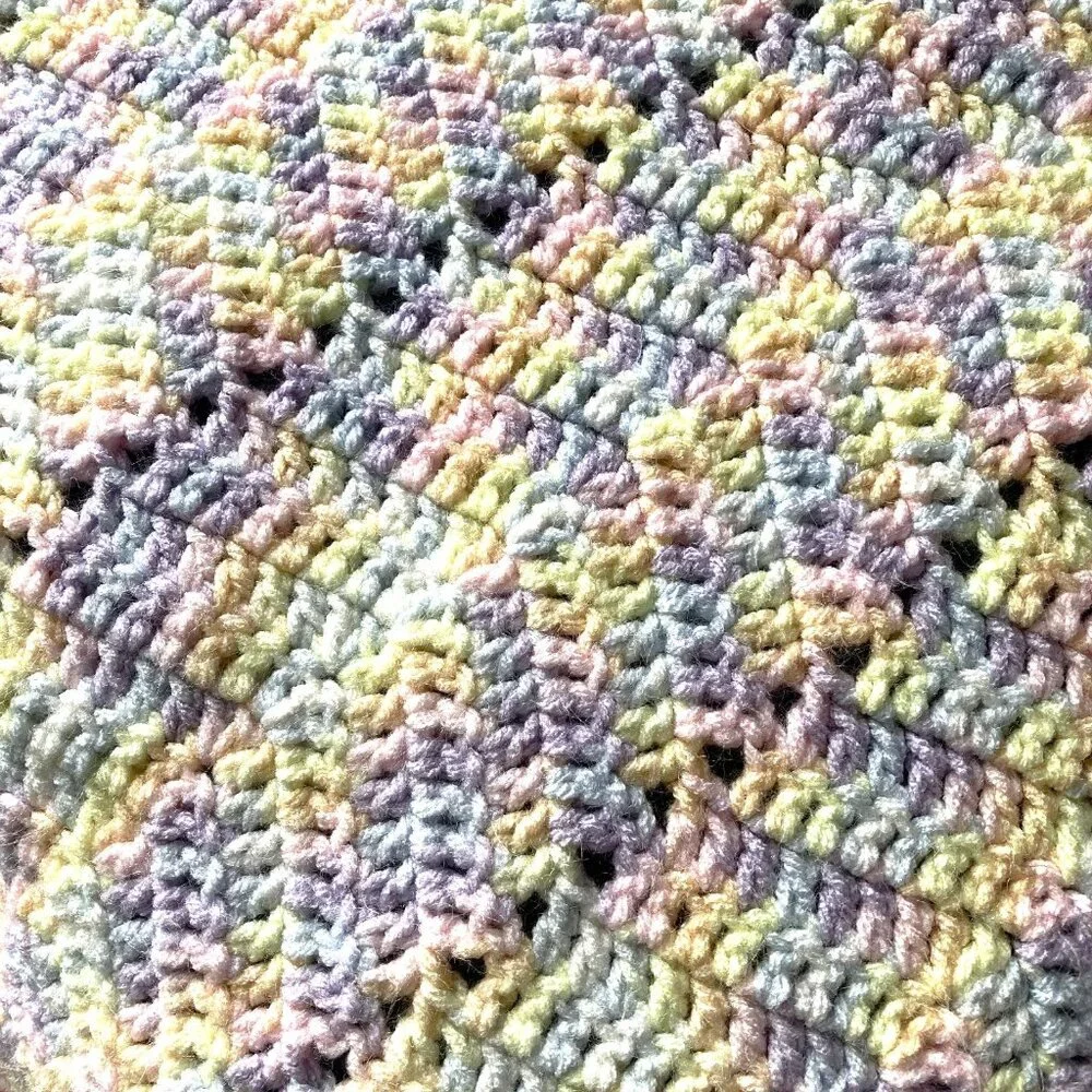 Handmade Pastel Crocheted Afghan Throw Baby Blanket Scalloped Edge Chevron‎